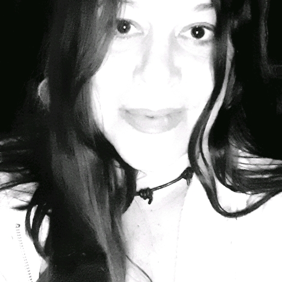 Meet your Posher, Maria Antoinette - Picture 4 of 8